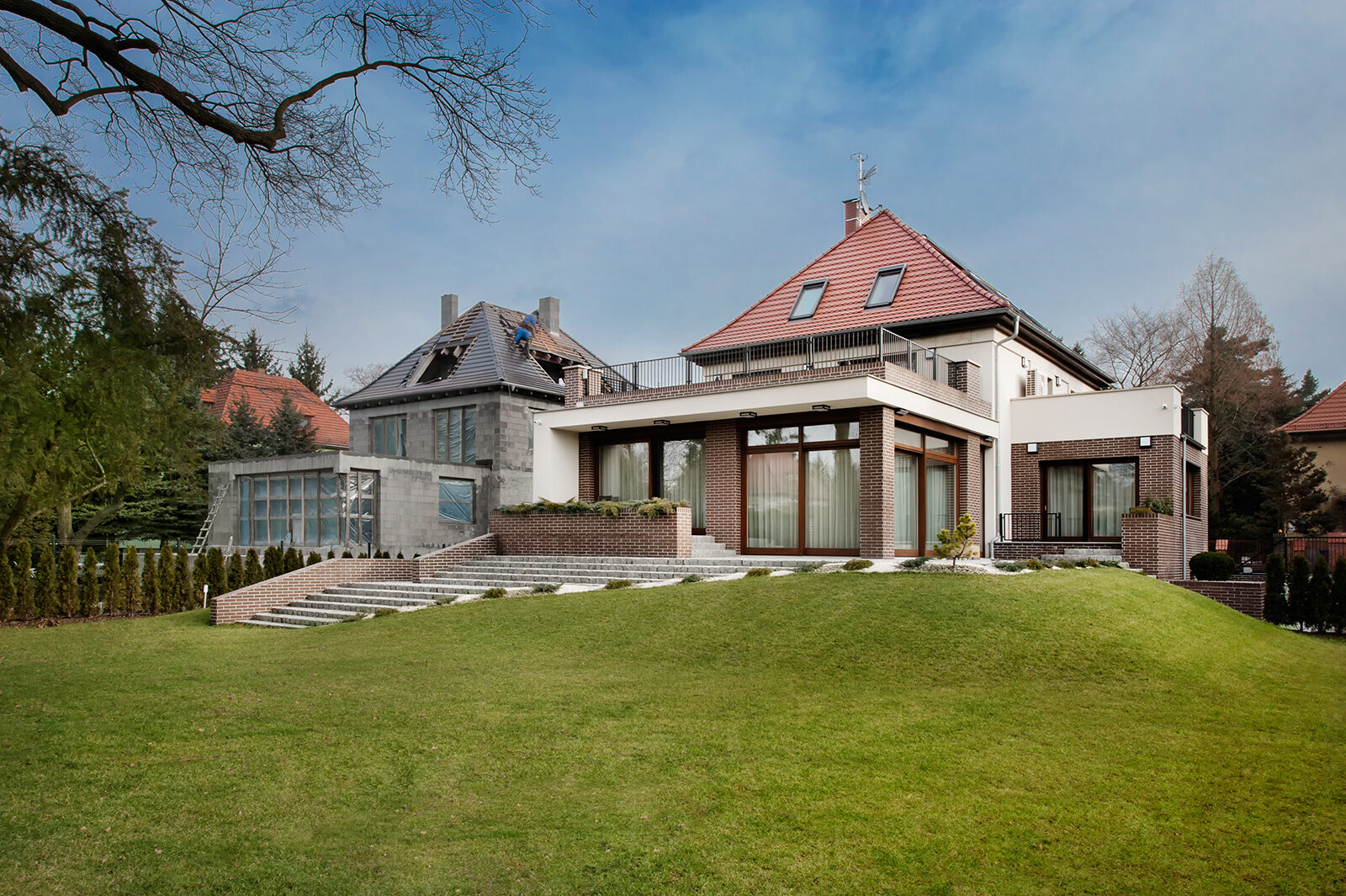 projekt domu na Biskupinie Wroclaw zdjecie taras wkomponowany w ogrod